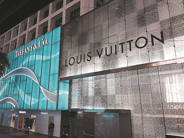 Ξέσπασε πόλεμος μεταξύ LVMH και Tiffany