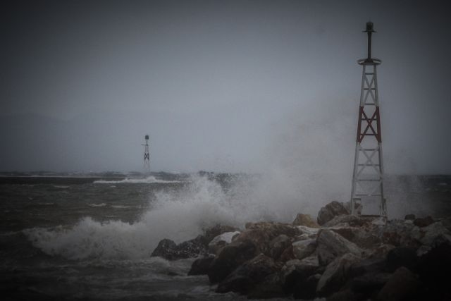 Κακοκαιρία «Ιανός» : Έρχονται καταιγίδες και θυελλώδεις άνεμοι