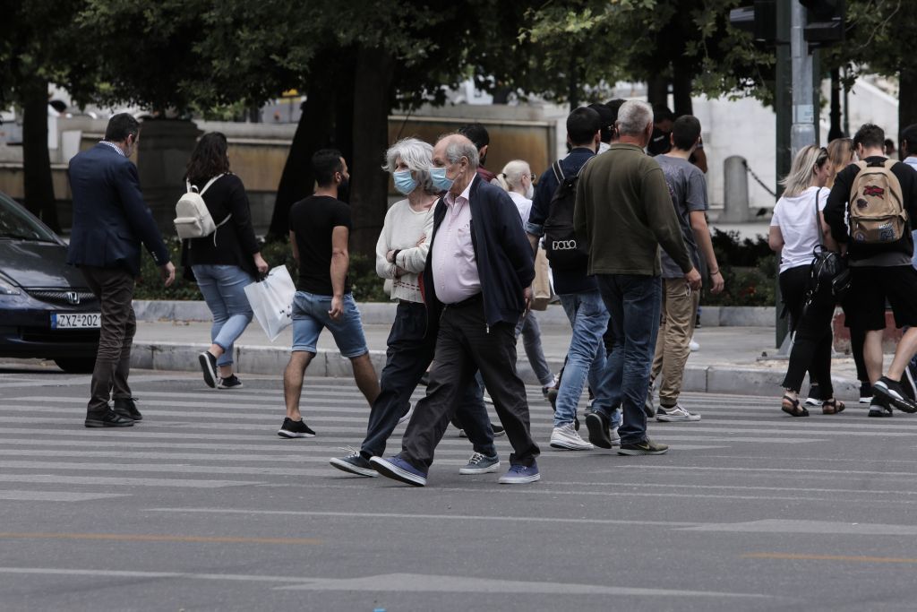 Κοροναϊός : Με lockdown «φλερτάρει» η Αττική μετά το ρεκόρ κρουσμάτων