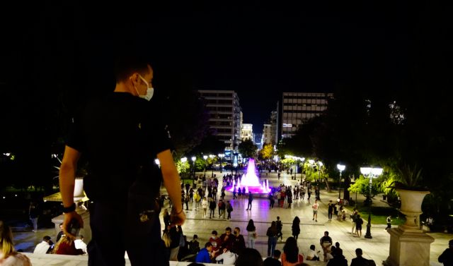 Τι προτείνει η Λινού για ΜΜΜ, κλειστούς εργασιακούς χώρους και εστίαση ενόψει χειμώνα