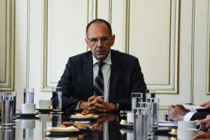 Γεραπετρίτης : Δεν έχει διερευνητικές επαφές όσο το Oruc Reis βρίσκεται έξω – Δεν συζητάμε υπό καθεστώς βίας