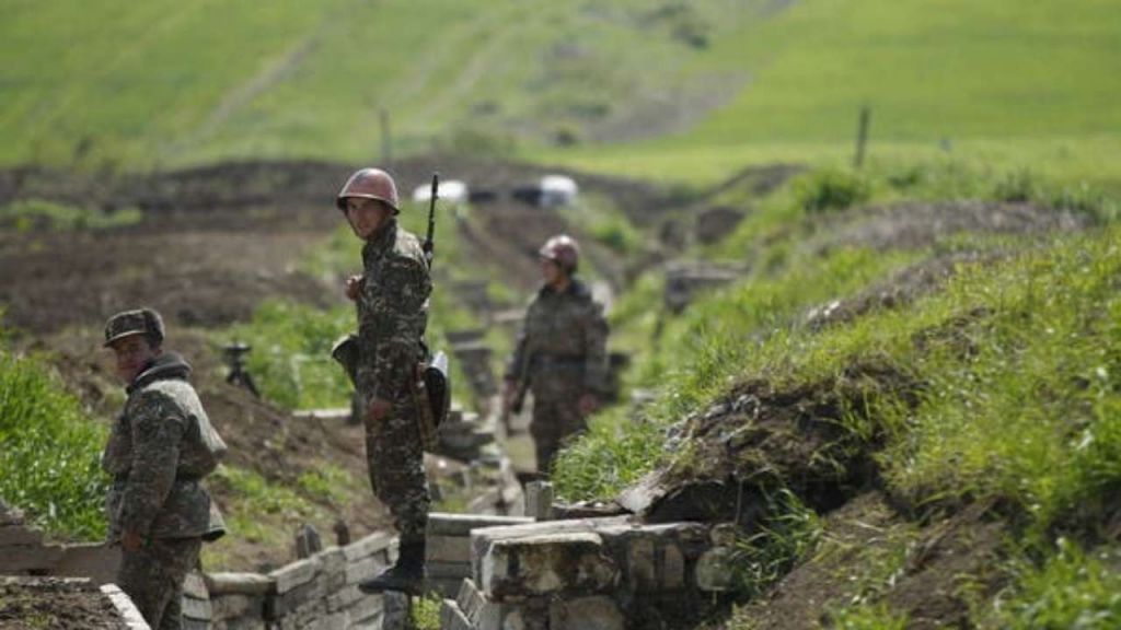 Ναγκόρνο Καραμπάχ : Σε ισχύ η εύθραυστη εκεχειρία – Αζερμπαϊτζάν και Αρμενία αλληλοκατηγορούνται για νέους βομβαρδισμούς