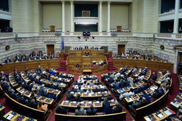 Σε υψηλούς τόνους η συζήτηση για την πρόταση μομφής του ΣΥΡΙΖΑ κατά Σταϊκούρα