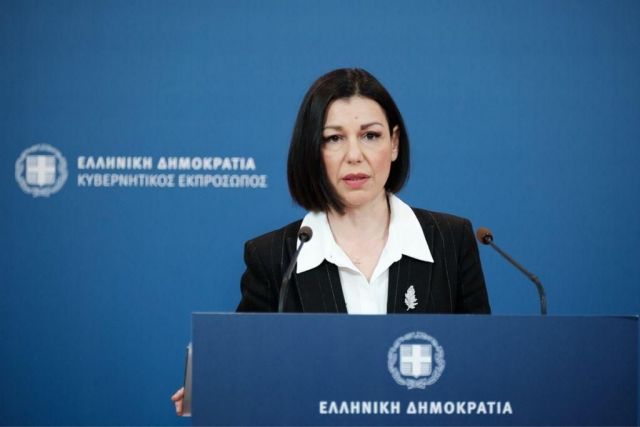 H ενημέρωση των πολιτικών συντακτών από την Αριστοτελία Πελώνη