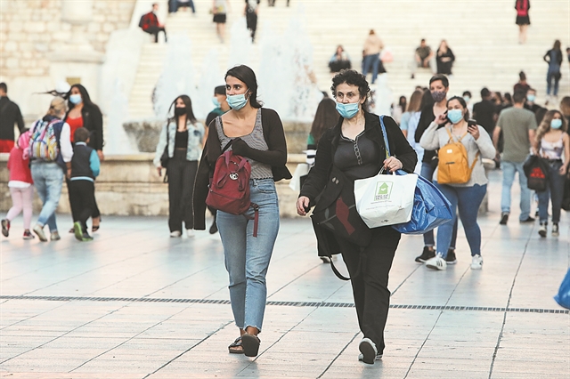 Παραμένει η καθολική χρήση μάσκας