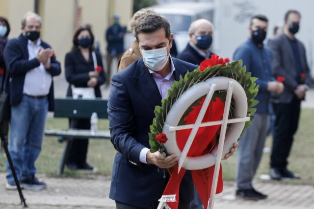 Ο Αλέξης Τσίπρας με αντιπροσωπεία του ΣΥΡΙΖΑ τίμησαν την επέτειο στο ΕΑΤ-ΕΣΑ