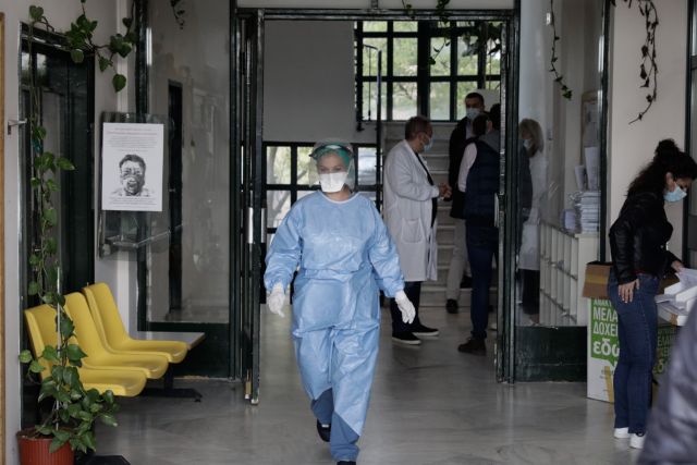 Κοροναϊός – Θεσσαλονίκη: «Σκηνικό πολέμου στα νοσοκομεία», λέει ο διευθυντής ΜΕΘ του Παπανικολάου
