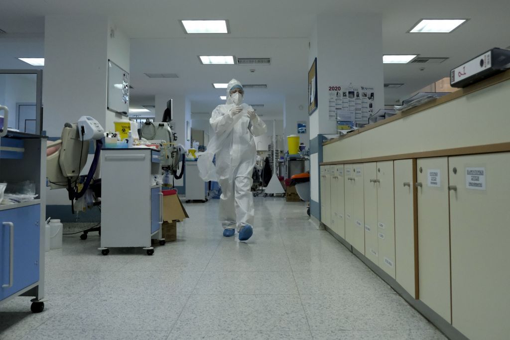 Κοροναϊός : Η συγκλονιστική ανάρτηση του 42χρονου πνευμονολόγου για τον φονικό ιό