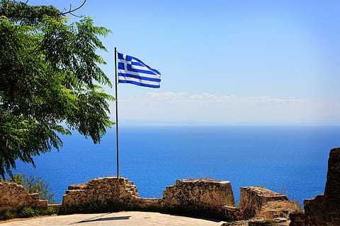 Ισχυρές πιέσεις στην ελληνική οικονομία – Μέτρα 30 δισ. για να κλείσουν οι πληγές