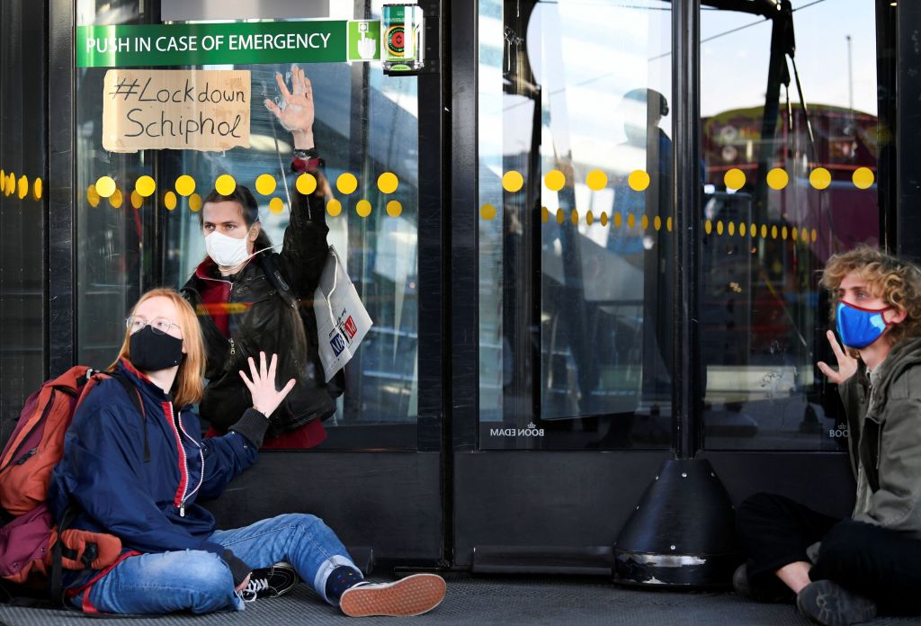 Κοροναϊός: Ευρωπαϊκές χώρες διακόπτουν τις συνδέσεις με τη Βρετανία