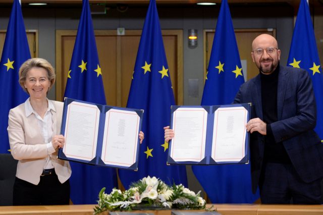 Brexit : Υπογράφηκε από τους Μισέλ και φον ντερ Λάιεν η συμφωνία εμπορίου και συνεργασίας ΕΕ – Ηνωμένου Βασιλείου