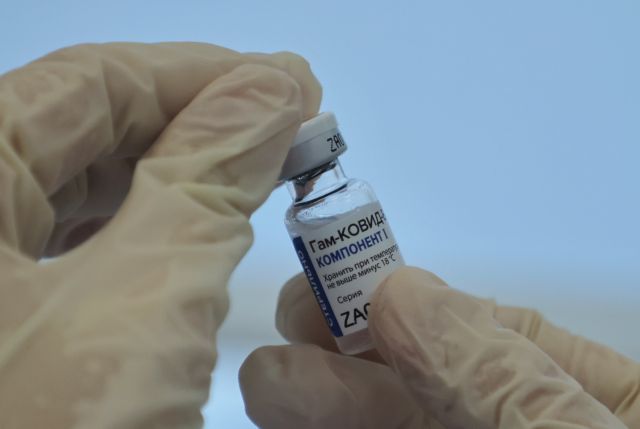 Η Ρωσία κυκλοφόρησε και δεύτερο εμβόλιο κατά του κοροναϊού