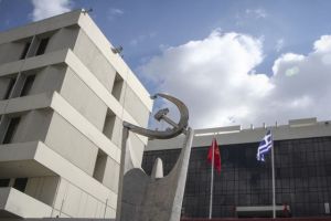 Τα διαφορετικά κάλαντα της ΚΝΕ – «Ο κόσμος θα αλλάξει, τα όνειρα θα γίνουν πράξη»