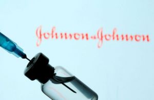 Πιθανώς τον Φεβρουάριο η αίτηση της Johnson & Johnson για το εμβόλιό της στην ΕΕ