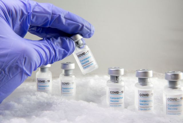 Κόντρα στις Βρυξέλλες για τα «μυστικά» συμβόλαια των εμβολίων