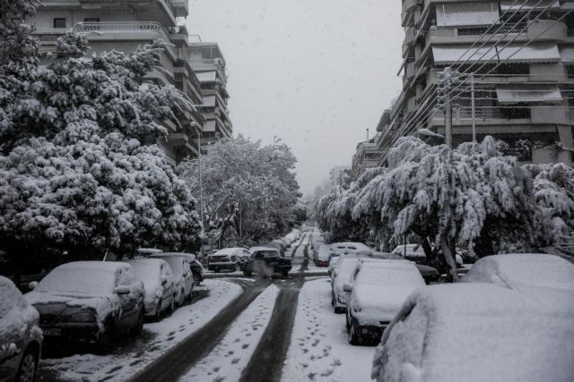 Ο χιονιάς παρέλυσε την Αττική – Χιόνισε και στο κέντρο – Συστάσεις στον κόσμο να μην μετακινηθεί