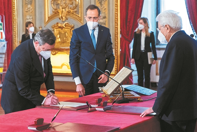 Ο Ντράγκι απέναντι στο… καζίνο της ιταλικής πολιτικής