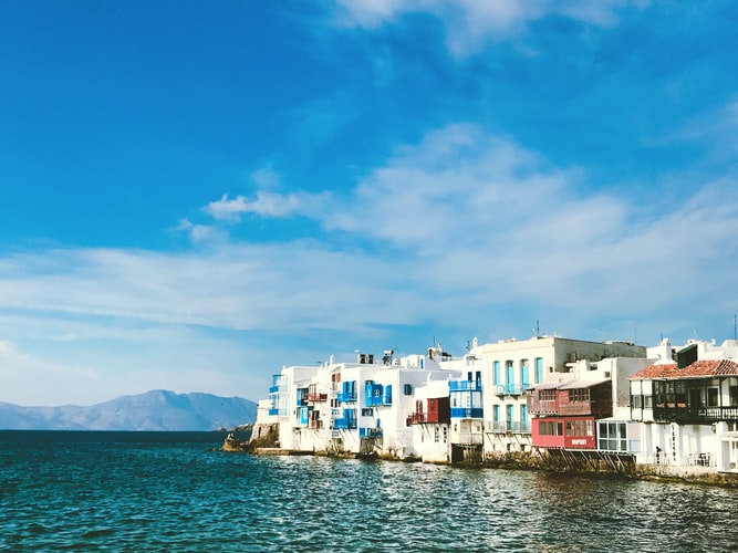 «Μαζική αύξηση κρατήσεων» για ελληνικούς προορισμούς στη βρετανική τουριστική βιομηχανία