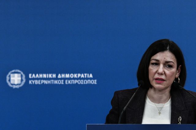 Η ενημέρωση των πολιτικών συντακτών από την κυβερνητική εκπρόσωπο Αριστοτελία Πελώνη