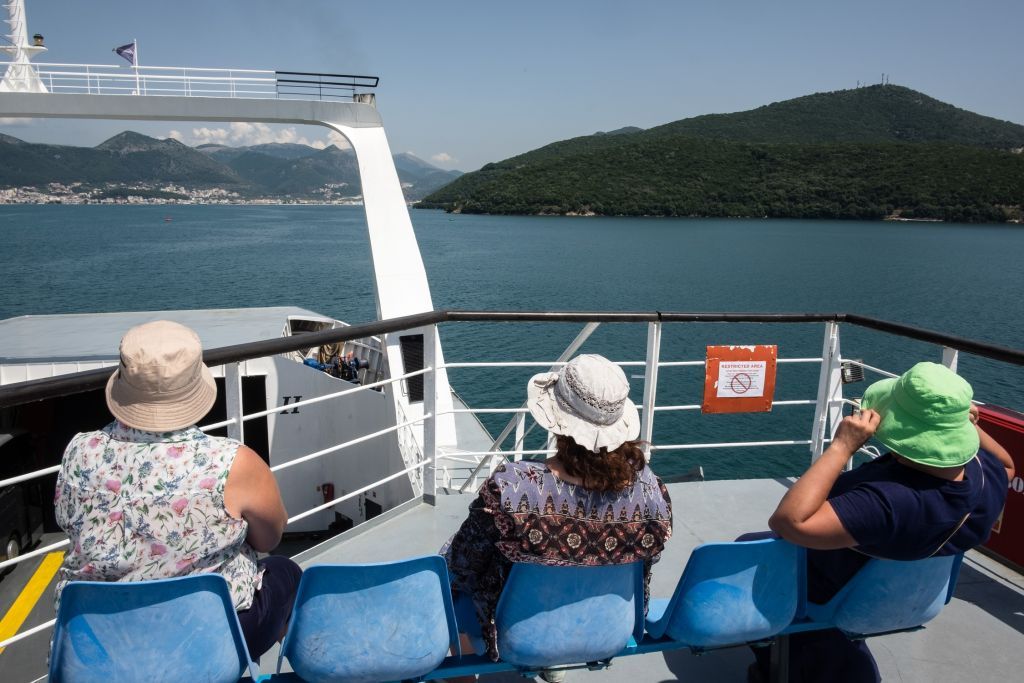 Στην Ελλάδα για διακοπές οι Βρετανοί με την κάρτα εμβολιασμού του NHS