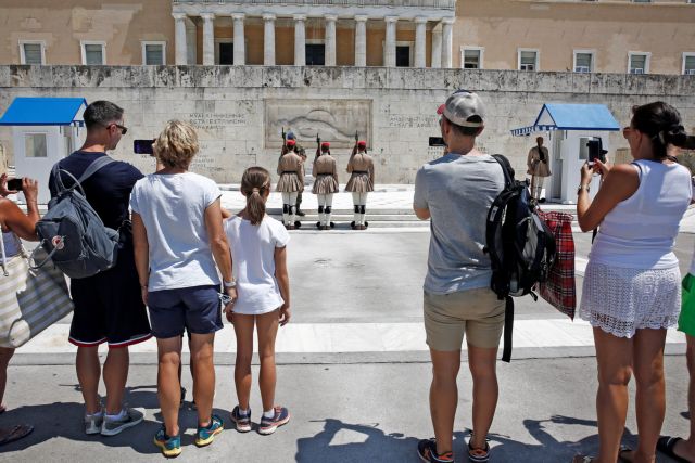 Τουρισμός : «H Ελλάδα προχωρά μόνη μπροστά» γράφει η Handelsblatt