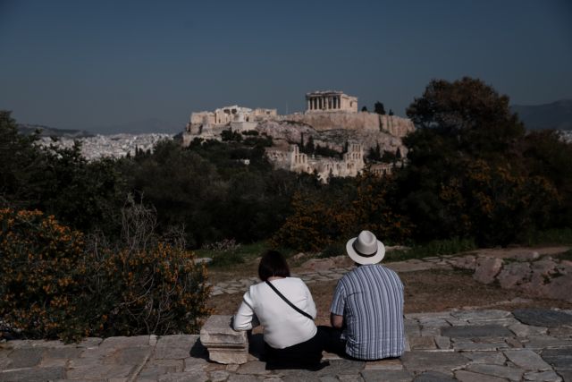 Απαγόρευση κυκλοφορίας από τις 00.30 προκρίνει η κυβέρνηση – Αρχίζει ο εμβολιασμός και στα μεγάλα νησιά