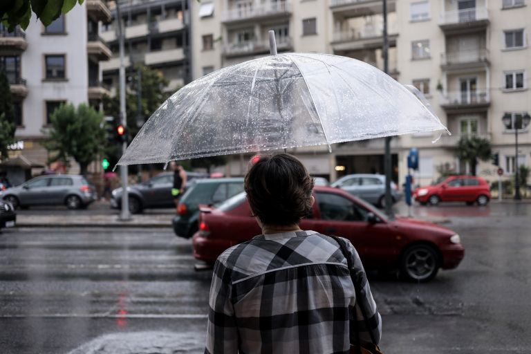 Καιρός: Αισθητή πτώση της θερμοκρασίας και βροχές – Δείτε πού | tanea.gr