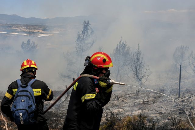 Fwtia Kaiei Xamhlh Blasthsh Konta Se Spitia Sthn Keratea Ekkenw8hke Oikismos Ta Nea