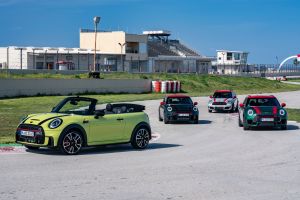 Η MINI ανεβάζει τους τόνους με τη νέα σειρά  John Cooper Works με ισχύ έως 306 ίππους