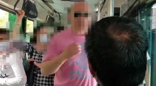 Σοκαριστική ρατσιστική επίθεση από οδηγό λεωφορείου σε μετανάστη