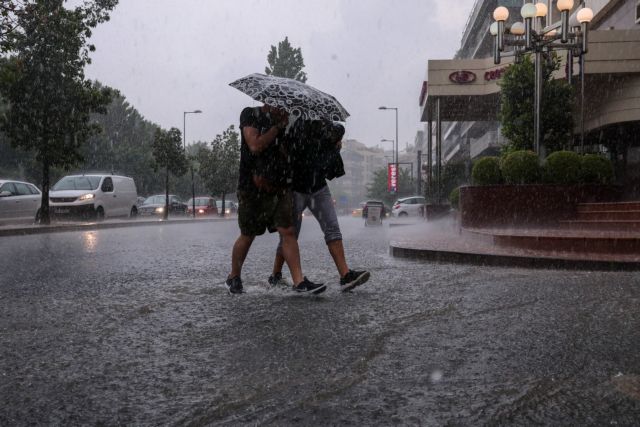 Σε κλοιό κακοκαιρίας η Αττική – Πού αλλού θα εκδηλωθούν ισχυρά φαινόμενα