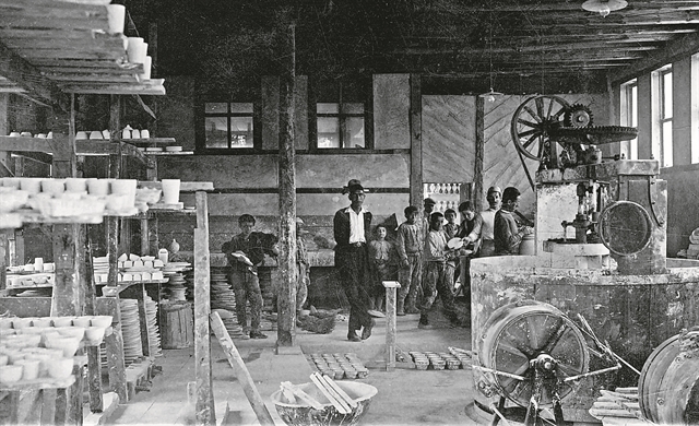 Ενθύμια κεραμικής από την Κιουτάχεια του 1921