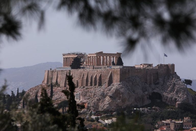 Κοροναϊός: Φόβοι ότι οι μεταλλάξεις θα φέρουν τέταρτο κύμα το φθινόπωρο – Γιατί αυξάνονται τα κρούσματα σε κάποιες περιοχές