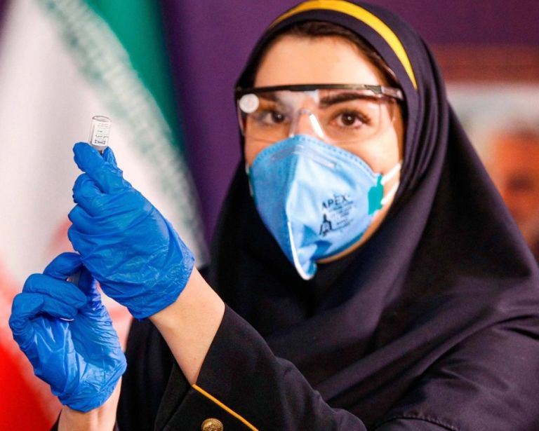 Το Ιράν προχωρεί αμέσως σε ευρεία χρήση του τοπικού εμβολίου Barekat