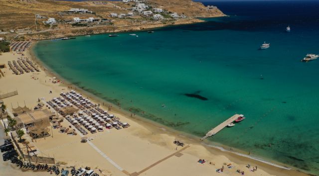 Μια ανάσα από τοπικό lockdown έξι νησιά