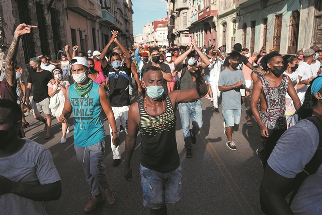 «Εκρηξη» στην Κούβα λόγω ιού και εμπάργκο