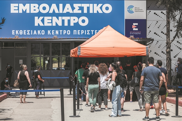 Φόβοι για έως και 20.000 κρούσματα την ημέρα