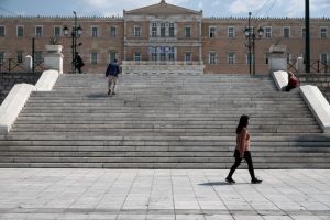 Κοροναϊός: Κορύφωση κρουσμάτων μέχρι 15 Αυγούστου – Πόσο απέχουμε από το τείχος ανοσίας