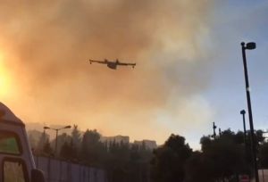 Το MEGA στη βάση των ιπτάμενων ηρώων με τα Canadair