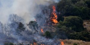 Πάτρα: Μεγάλη φωτιά στον Προφήτη Ηλία – Εντολή εκκένωσης της περιοχής