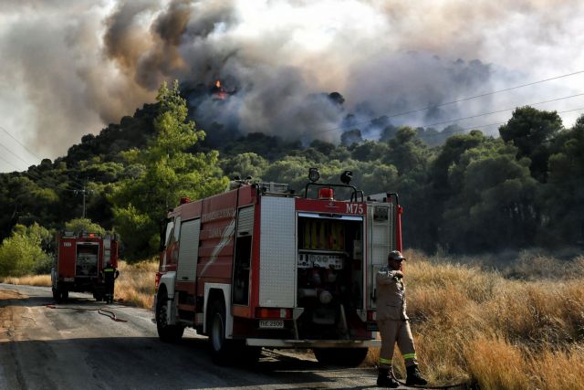 Σε εξέλιξη οι πυρκαγιές σε Νέα Αλμυρή Κορινθίας και Ασκληπιείο Αργολίδας