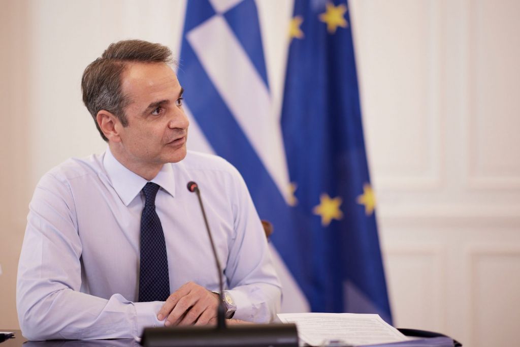 Ναύπακτος: Τηλεφώνημα Μητσοτάκη στον 18χρονο που «σάρωσε» στις Πανελλαδικές παρά την απώλεια των γονιών του