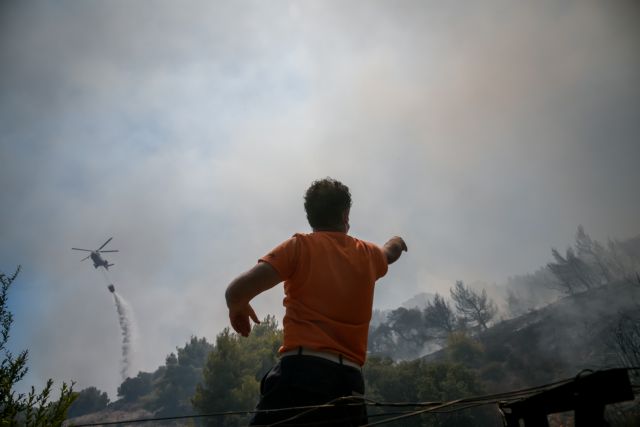 Κερατέα – Ορατός από το Διάστημα ο καπνός