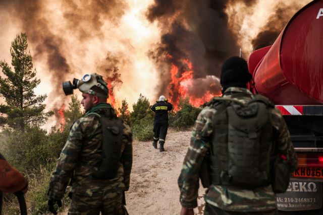 Πύρινη κόλαση στη Βαρυμπόμπη – Εκκενώνεται η Δροσοπηγή – Απίστευτη καταστροφή