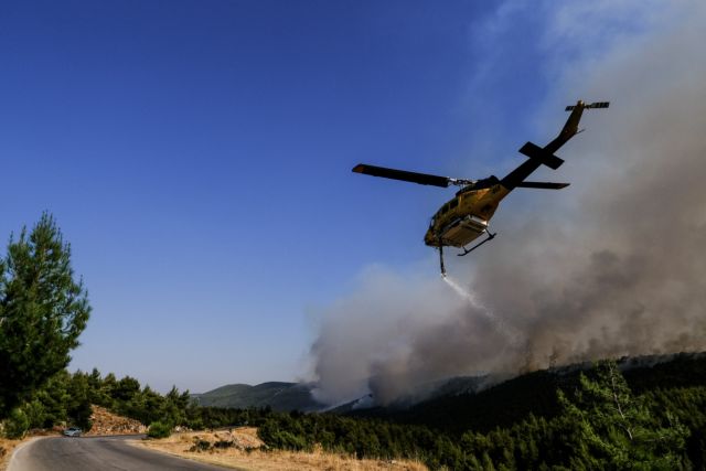 Φωτιά στα Βίλια – Ένταση μεταξύ κατοίκων και αστυνομικών στο πύρινο μέτωπο