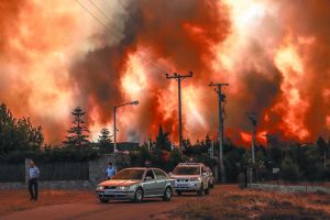 Οι περιοδείες των πολιτικών αρχηγών στις φωτιές