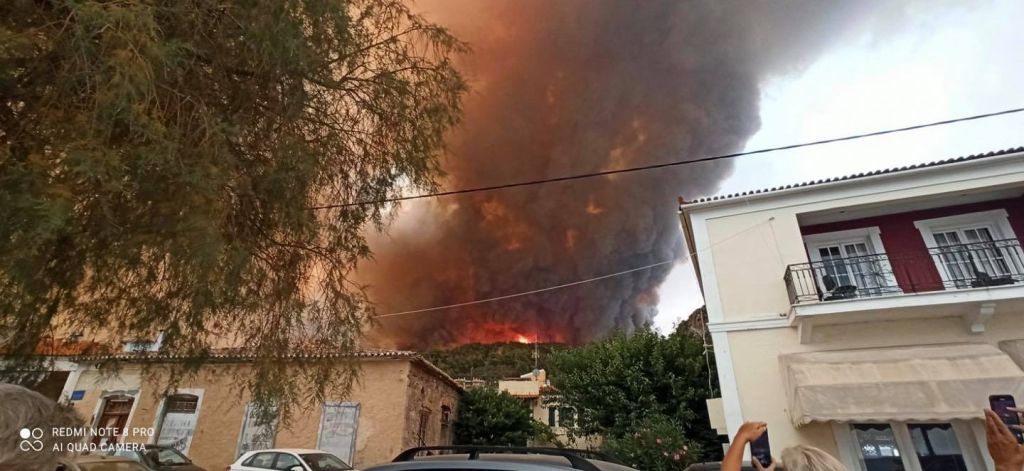 Φωτιές στην Εύβοια – Εφιάλτης δίχως τέλος με συνεχείς αναζωπυρώσεις – Μάχη για να μην περάσει η φωτιά το Καντήλι