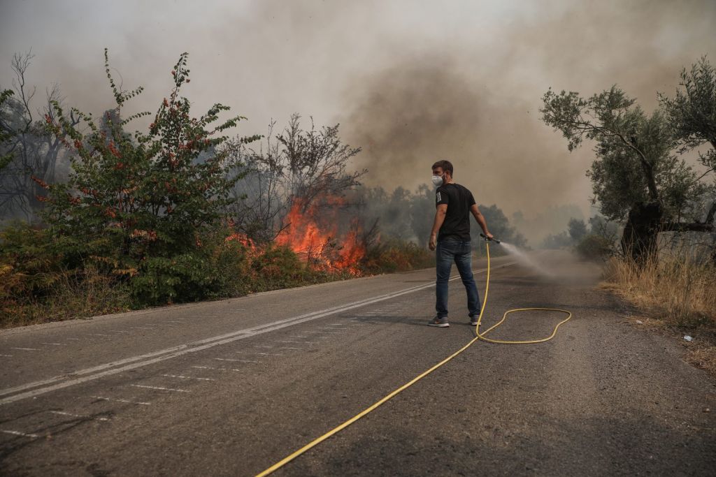 Εκκενώνεται το κέντρο κράτησης στην Αμυγδαλέζα