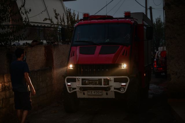 Μάχη των πυροσβεστών με τις αναζωπυρώσεις σε Γέρμα- Σκαμνάκι