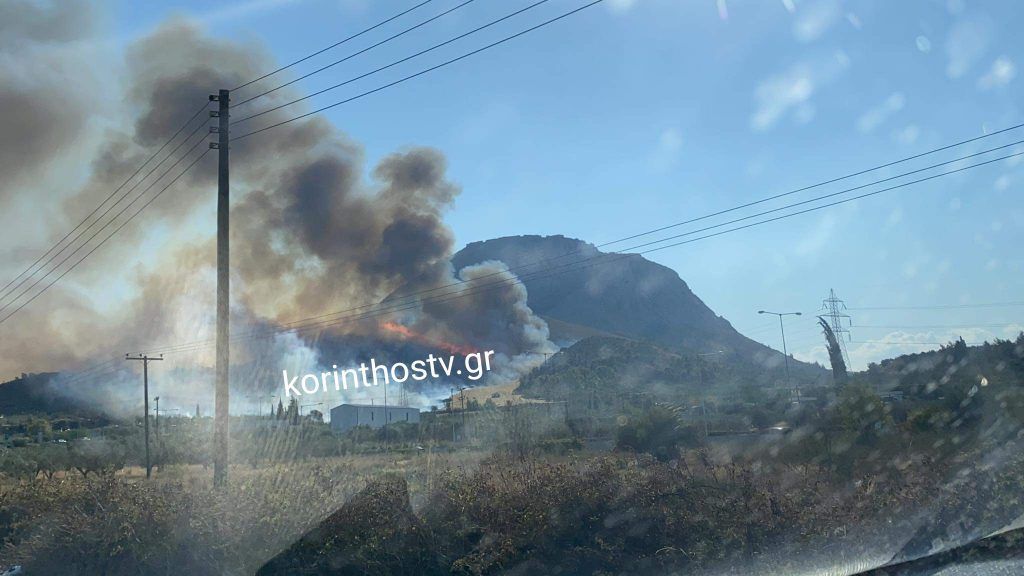 Φωτιά στην Αρχαία Κόρινθο – Μάχη για να μη φτάσουν οι φλόγες στο δάσος